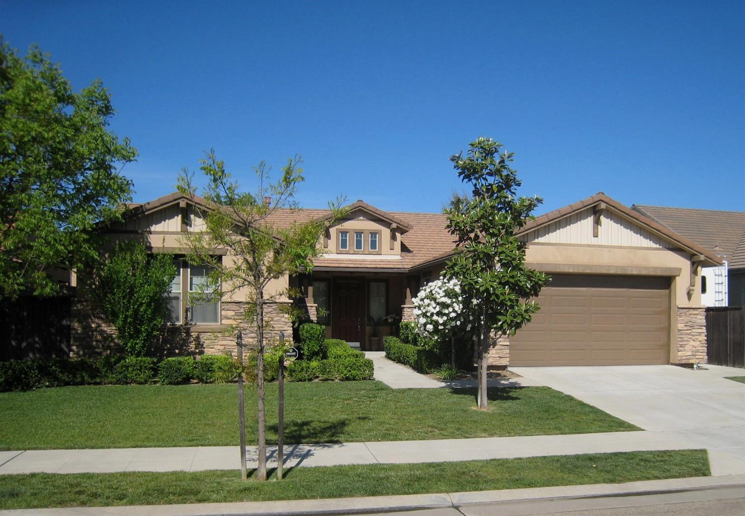 2128 Whiteash Ave, Clovis, CA 93619 photo 1
