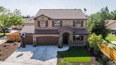 426 Holly Ave, Clovis, CA 93611 photo 1
