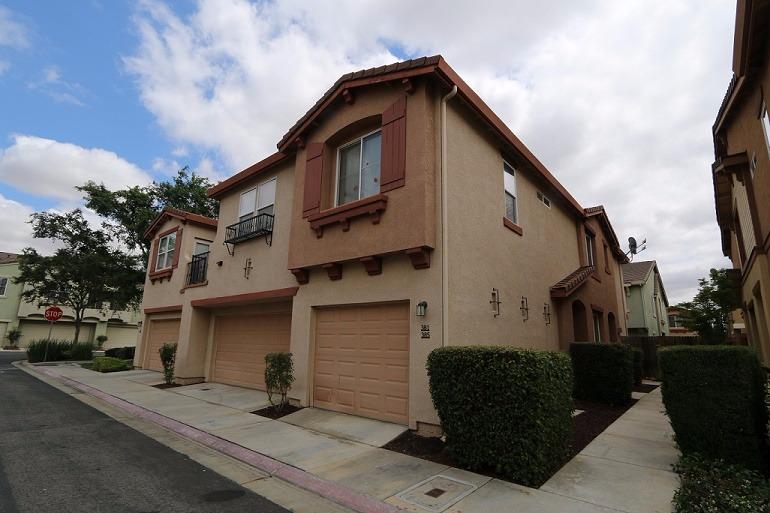 381 N Greco Ln, Clovis, CA 93611 photo 1