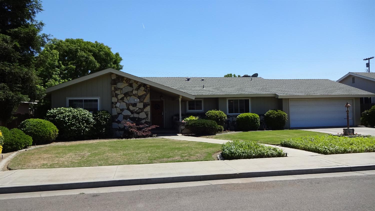1245 Pine St, Selma, CA 93662 photo 1