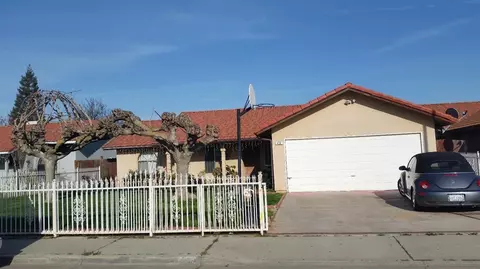438 J St, Sanger, CA 93657 photo 1