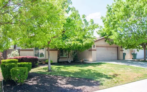 3735 E Hillcrest Ave, Visalia, CA 93292 photo 1