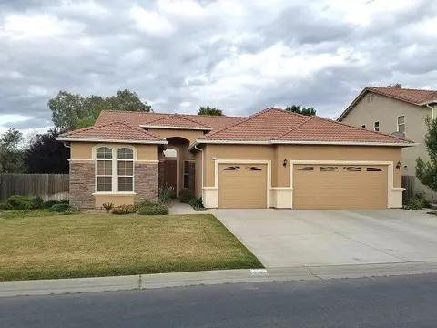 1132 Paradise Dr, Lemoore, CA 93245 photo 1