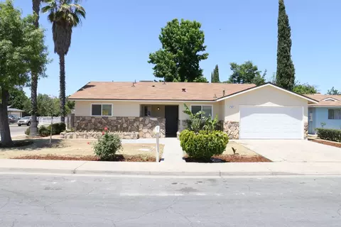 762 Simone Way, Sanger, CA 93657 photo 1