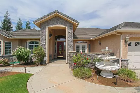 6675 N Leonard Ave, Clovis, CA 93619 photo 1