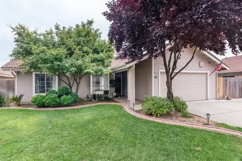 2502 Vartikian Ave, Clovis, CA 93611 photo 1