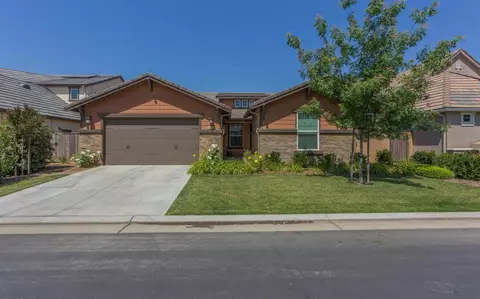 1662 N Broadbent Ln, Clovis, CA 93619 photo 1