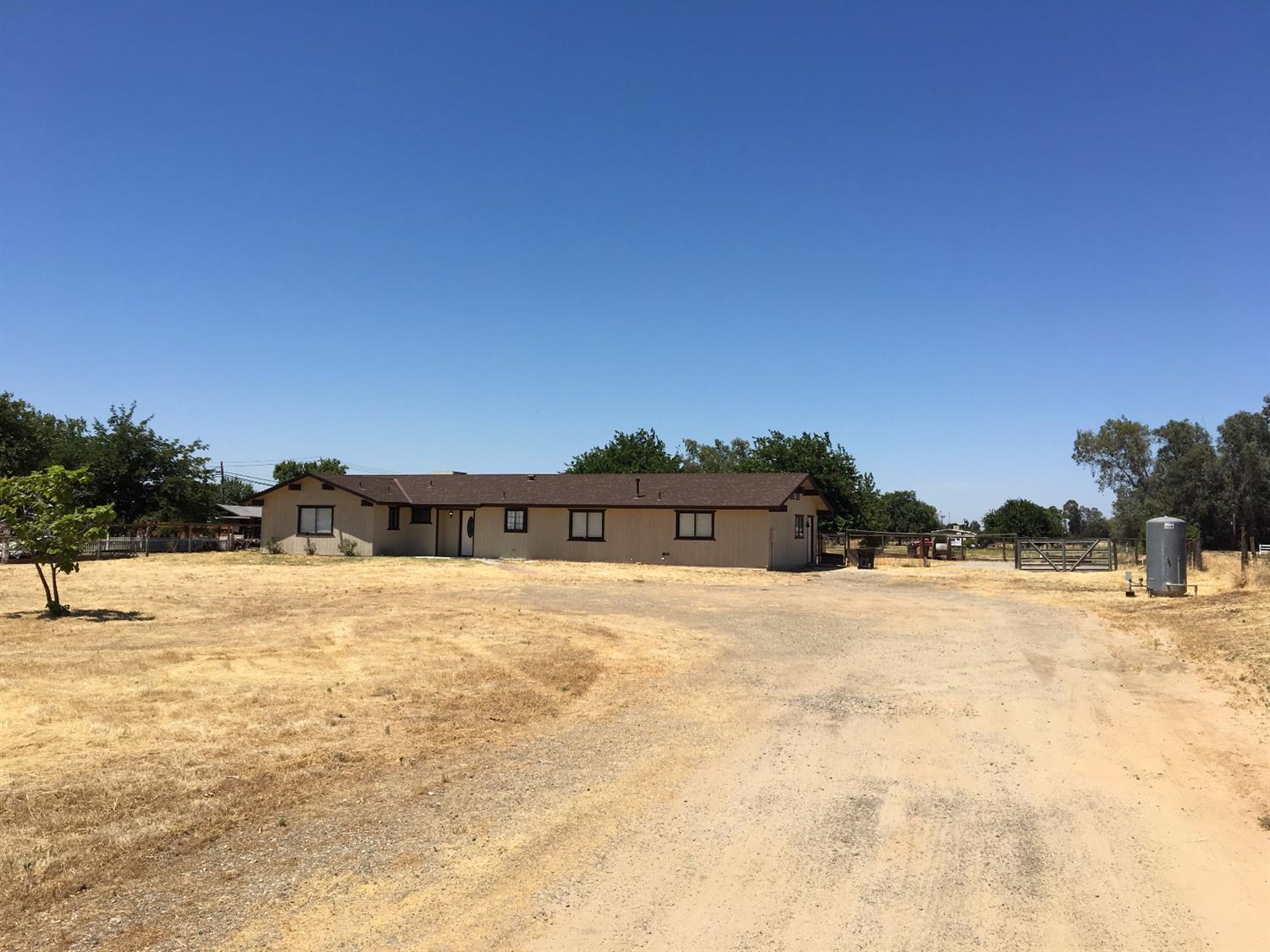 15534 Watson St, Madera, CA 93638 photo 1