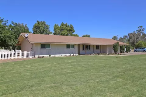 5683 N Mccall Ave, Clovis, CA 93619 photo 1