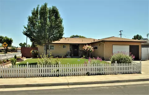 438 W San Jose Ave, Clovis, CA 93612 photo 1