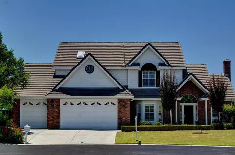 10483 E Cedarwood Ct, Clovis, CA 93619 photo 1