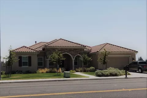 3135 Armstrong Ave, Clovis, CA 93611 photo 1
