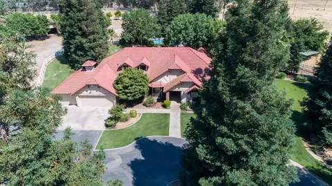 6820 N Maine Ave, Clovis, CA 93619 photo 1
