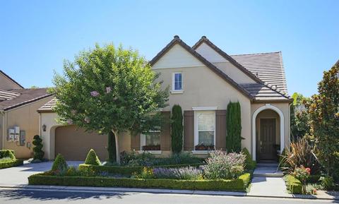 1686 N Hughes Ave, Clovis, CA 93619 photo 1