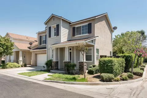 82 W Tivoli Ln, Clovis, CA 93619 photo 1