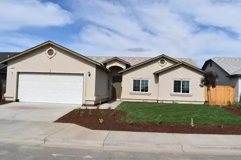 735 Saint Mary Ave, Madera, CA 93637 photo 1