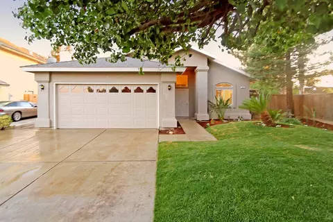 202 N Cypress Ave, Clovis, CA 93611 photo 1