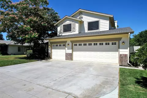 1038 N Ash Ave, Clovis, CA 93611 photo 1
