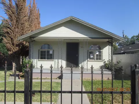 909 E 6th St, Madera, CA 93638 photo 1