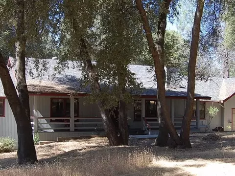 38144 Black Ranch Rd, Oakhurst, CA 93644 photo 1