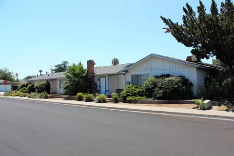 256 W Holland Ave, Clovis, CA 93612 photo 1