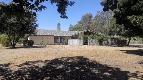 5196 E International, Clovis, CA 93619 photo 1