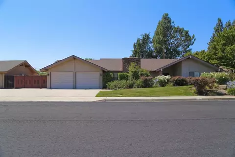1005 E Goble Ave, Fowler, CA 93625 photo 1