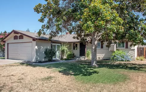 496 E Sandra Ave, Tulare, CA 93274 photo 1