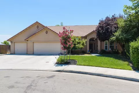 217 St Tropez Dr, Madera, CA 93637 photo 1