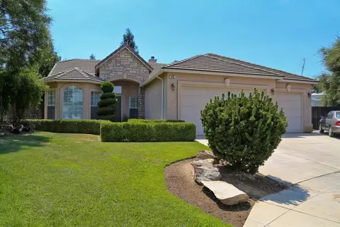 990 Hanson Ave, Clovis, CA 93611 photo 1