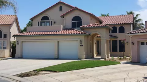 960 Vista Pl, Lemoore, CA 93245 photo 1