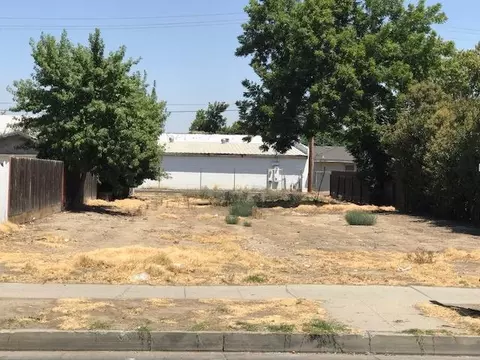 417 S C St, Madera, CA 93638 photo 1