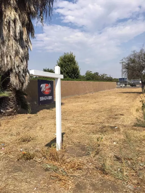107 Grove St, Madera, CA 93637 photo 1