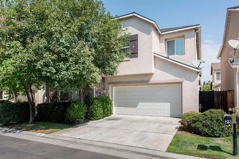 25 W Brittany Ln, Clovis, CA 93619 photo 1