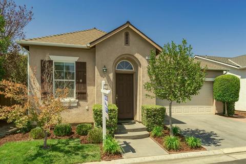 1872 N Mont Blanc Ln, Clovis, CA 93619 photo 1