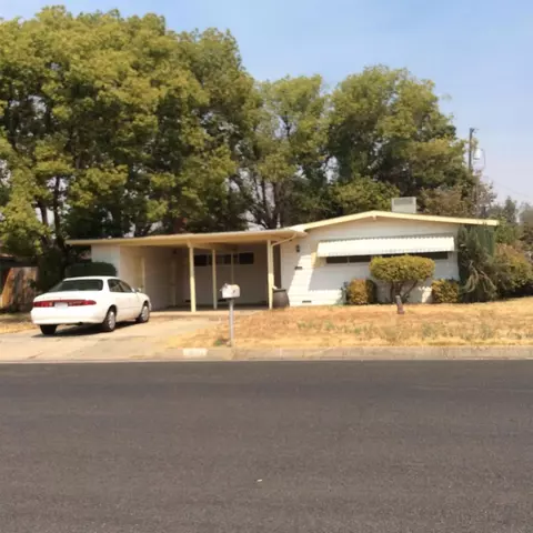 1017 Lillian St, Madera, CA 93637 photo 1