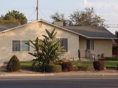 5694 E Ashlan Ave, Fresno, CA 93727 photo 1