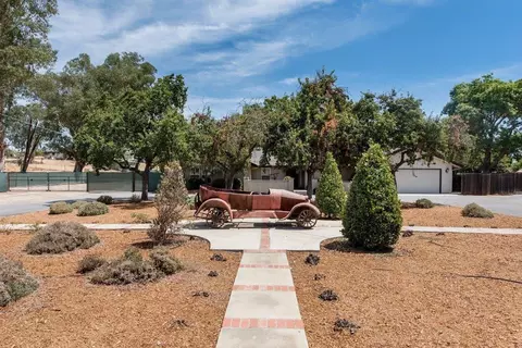 9384 N Fowler Ave, Clovis, CA 93619 photo 1