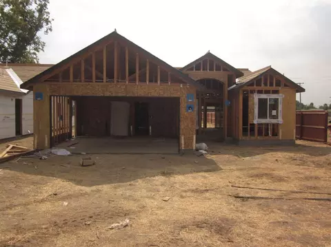 318 N M St, Madera, CA 93637 photo 1