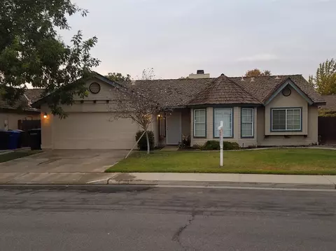 762 E Palm Dr, Hanford, CA 93230 photo 1
