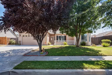 1107 Prosperity Dr, Lemoore, CA 93245 photo 1