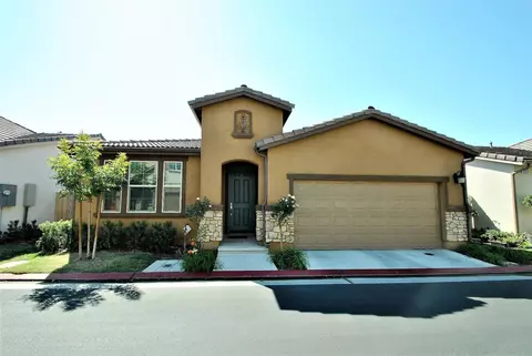 3058 Mount Rainier Ln, Clovis, CA 93619 photo 1