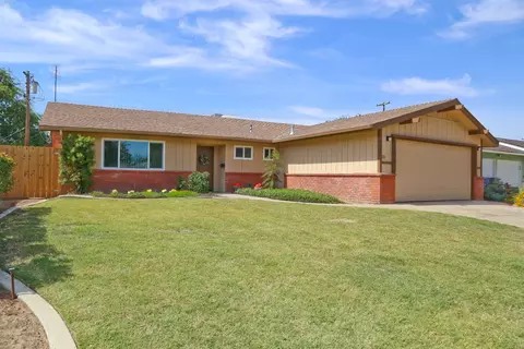 212 Russell Ave, Clovis, CA 93612 photo 1