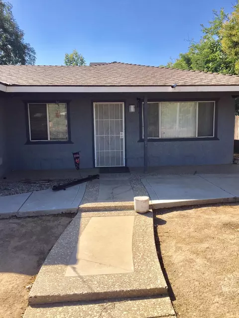 1012 E Kennedy St, Madera, CA 93638 photo 1