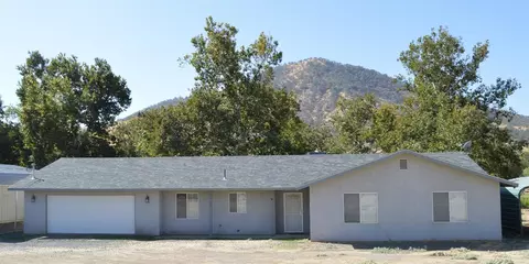 7585 Live Oak Dr, Sanger, CA 93657 photo 1