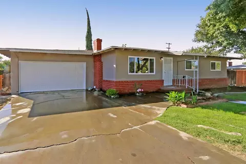 1101 Antelope Dr, Lemoore, CA 93245 photo 1
