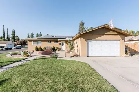 699 W Pat Dr, Clovis, CA 93612 photo 1