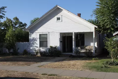 229 S J St, Dinuba, CA 93618 photo 1