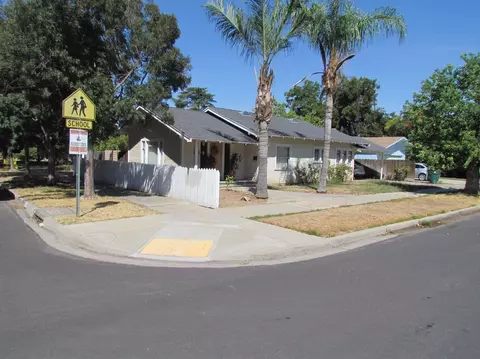 856 E St, Reedley, CA 93654 photo 1