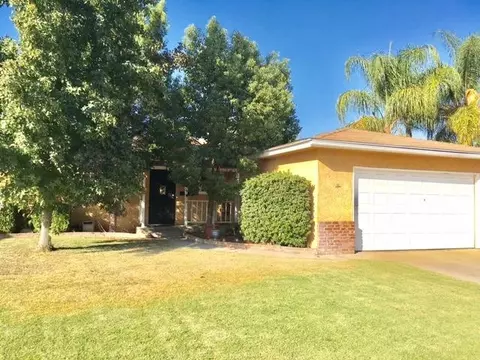 587 W Keats Ave, Clovis, CA 93612 photo 1